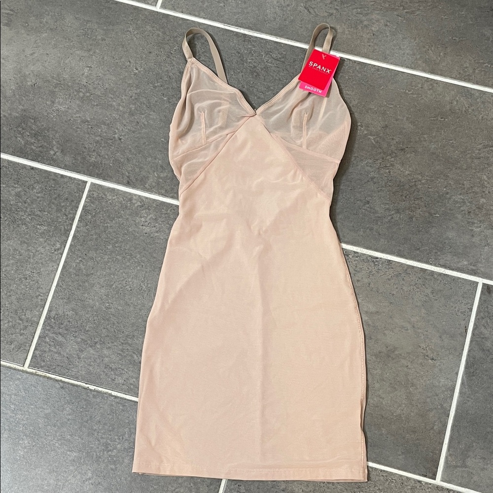 SPANX Light Control Colorblock Slip size Small - Picture 4 of 12